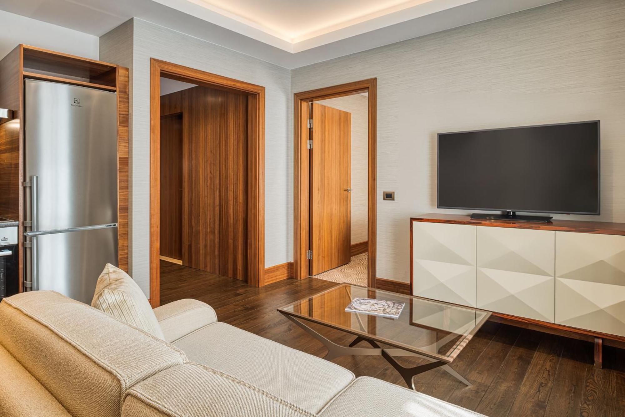 فندق غراند كمبينسكي ريغا الغرفة الصورة A living room at the hotel